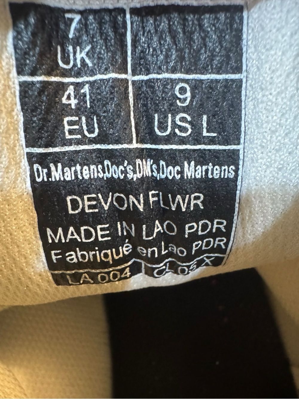 Dr. Martens Devon Flower Buckle White Pebbled Leather Platform Boots Sz 9 NEW - Picture 2 of 16
